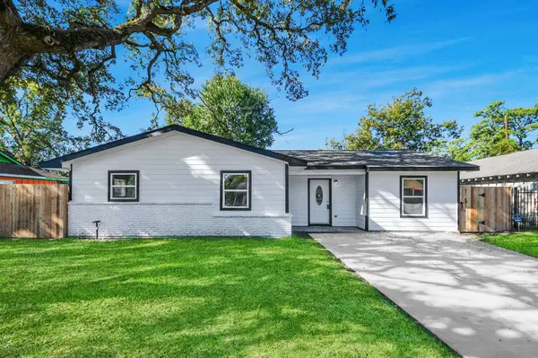 10507 Royal Oaks DR, Houston, TX 77016