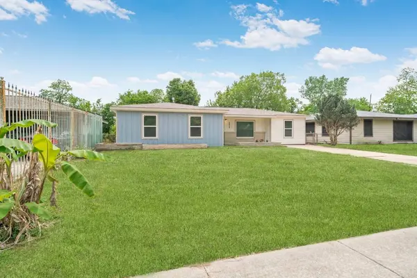 5646 Flamingo DR, Houston, TX 77033