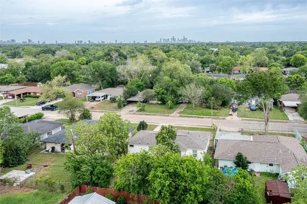 5646 Flamingo DR, Houston, TX 77033
