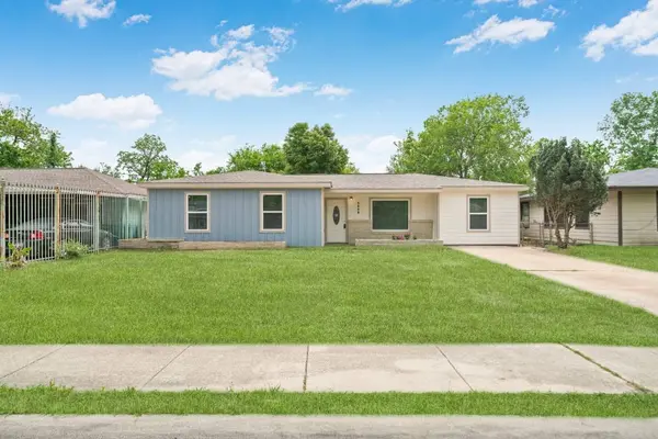 5646 Flamingo DR, Houston, TX 77033