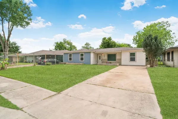 5646 Flamingo DR, Houston, TX 77033