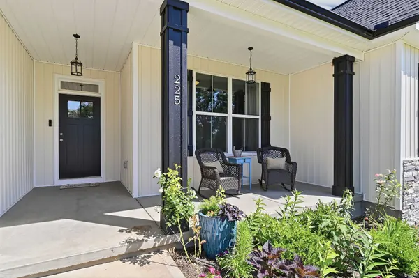 225 Patch Dr, Spartanburg, SC 29302-3058