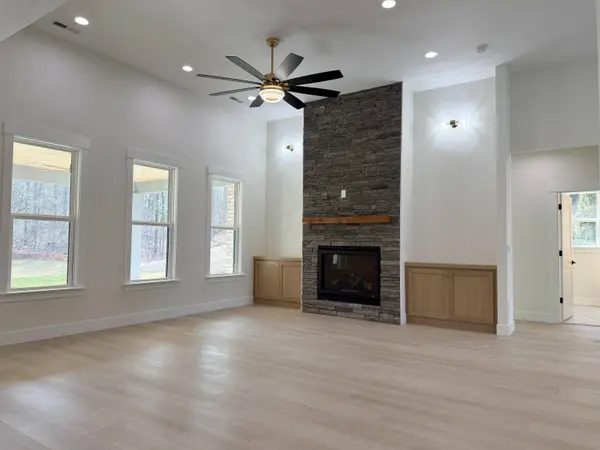 766 E Long Bay Dr, Inman, SC 29349