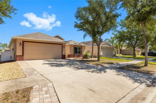 8020 ALAMOSA WOOD AVE, Ruskin, FL 33573