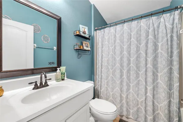 8020 ALAMOSA WOOD AVE, Ruskin, FL 33573