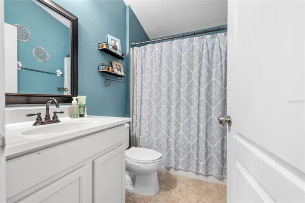 8020 ALAMOSA WOOD AVE, Ruskin, FL 33573
