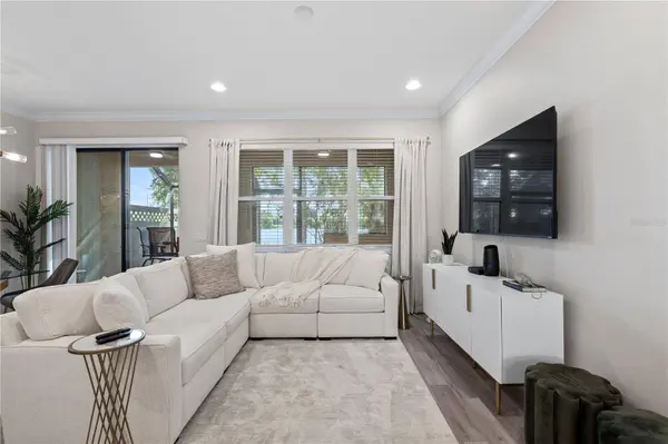 9208 FOX SPARROW RD, Tampa, FL 33626
