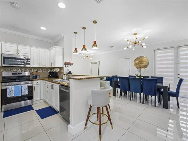 10801 NW 51st Ln, Doral, FL 33178