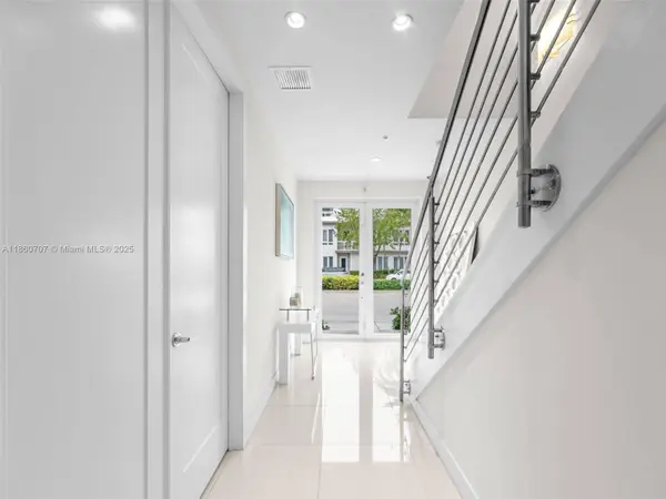 10509 NW 66th St, Doral, FL 33178