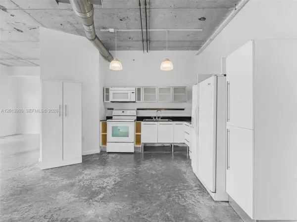 10 SW South River Dr #1506, Miami, FL 33130