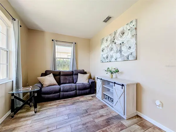 8230 WOODVINE CIR, Lakeland, FL 33810