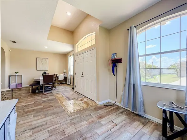 8230 WOODVINE CIR, Lakeland, FL 33810