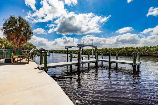 102 TROUVE LN, Ruskin, FL 33570