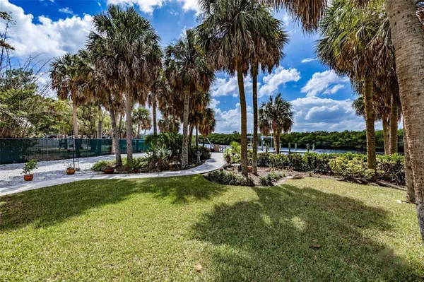 102 TROUVE LN, Ruskin, FL 33570