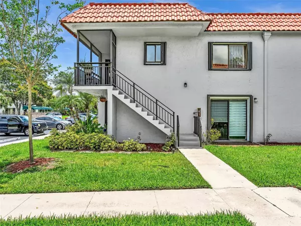 300 Racquet Club Rd #206, Weston, FL 33326