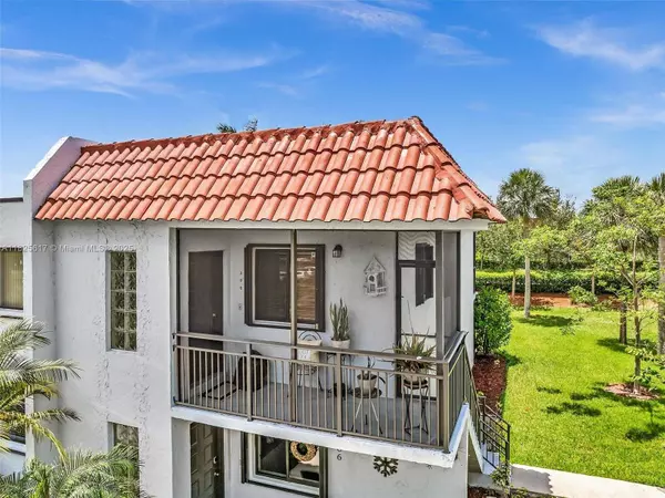 300 Racquet Club Rd #206, Weston, FL 33326