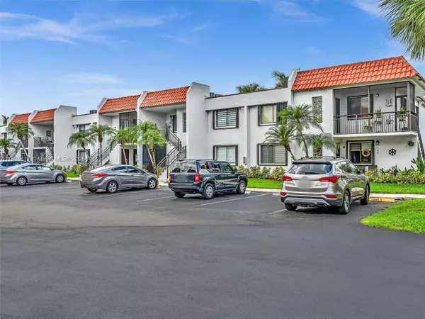 300 Racquet Club Rd #206, Weston, FL 33326