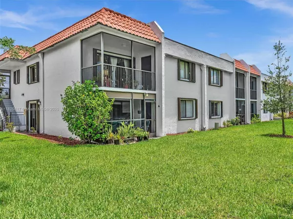 300 Racquet Club Rd #206, Weston, FL 33326