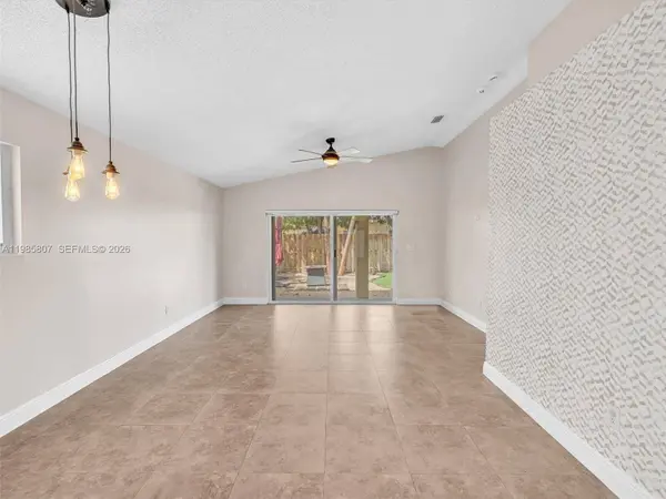 1208 NW 170th Ave, Pembroke Pines, FL 33028