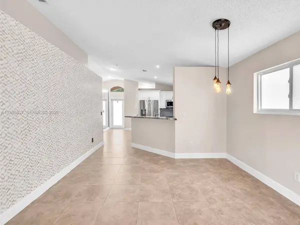 1208 NW 170th Ave, Pembroke Pines, FL 33028