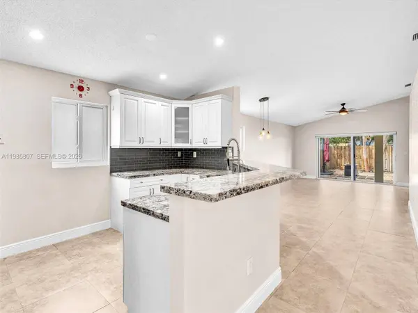 1208 NW 170th Ave, Pembroke Pines, FL 33028