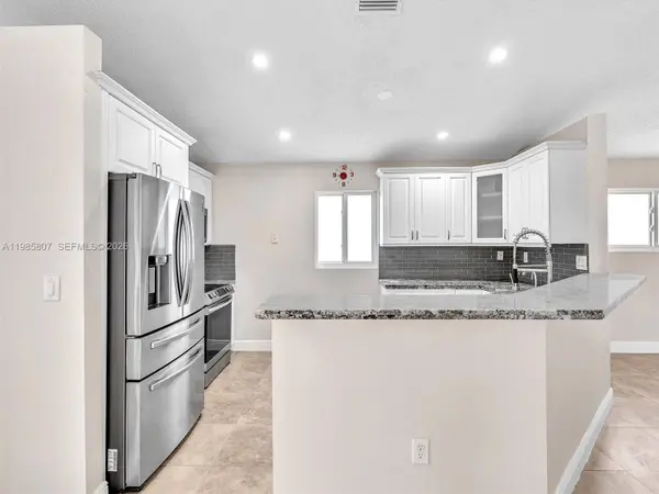 1208 NW 170th Ave, Pembroke Pines, FL 33028