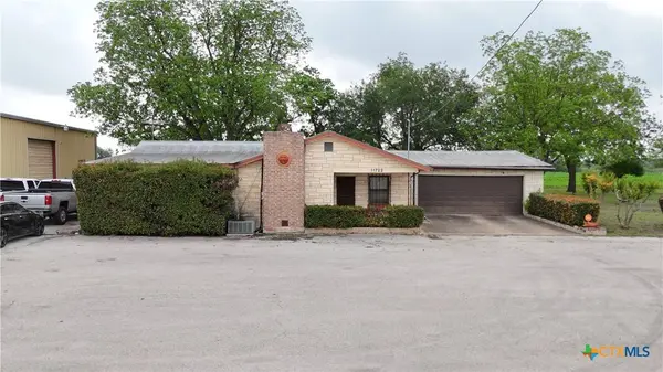 11722 Fischer RD #2, Von Ormy, TX 78073