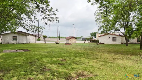 11722 Fischer RD #2, Von Ormy, TX 78073