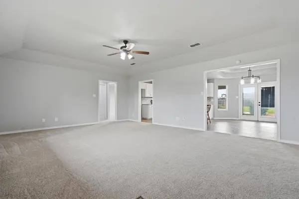 325 Meadow Valley LOOP, Jarrell, TX 76537