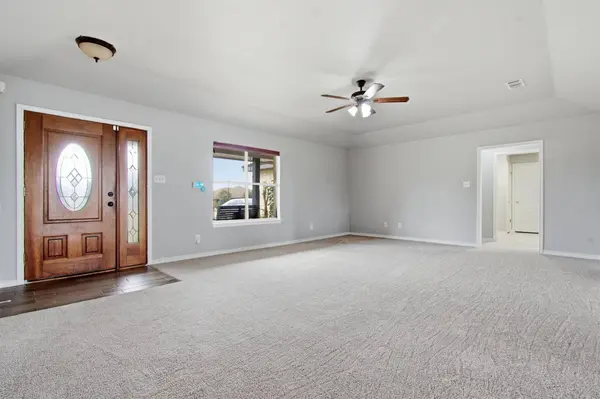 325 Meadow Valley LOOP, Jarrell, TX 76537
