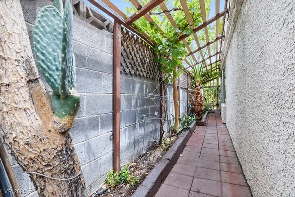 2837 Du Barry Manor LN, Las Vegas, NV 89108