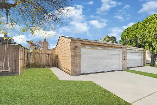 4202 Boone RD, Houston, TX 77072