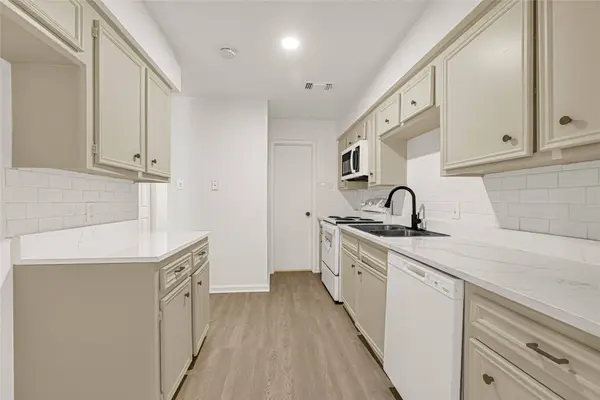 4202 Boone RD, Houston, TX 77072