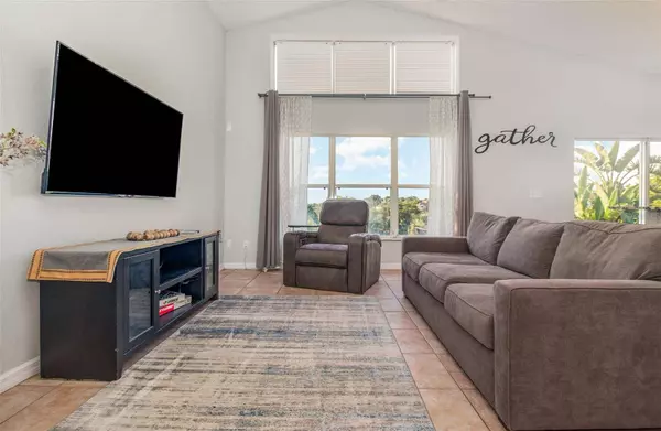 1315 VISTA DEL LAGO BLVD, Dundee, FL 33838