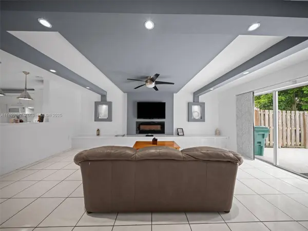 7486 SW 162nd Ct, Miami, FL 33193