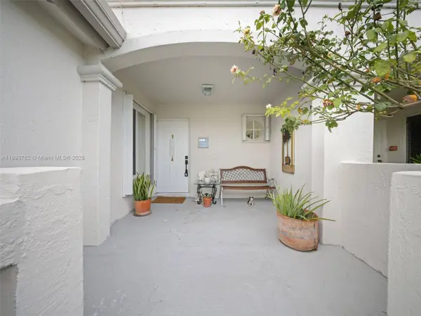 7486 SW 162nd Ct, Miami, FL 33193