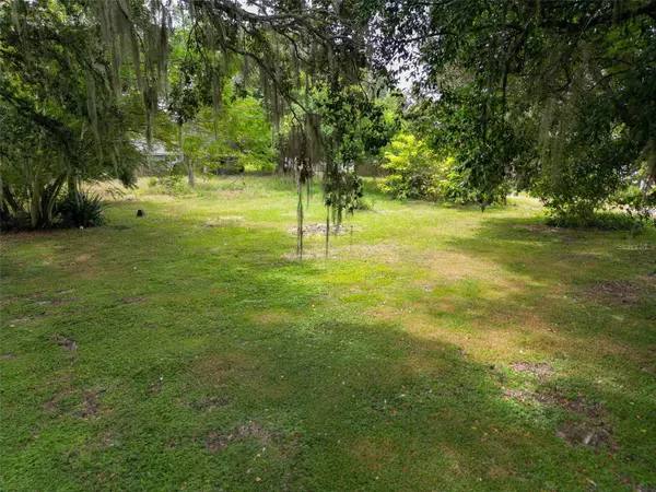 302 PINE ST, Dundee, FL 33838