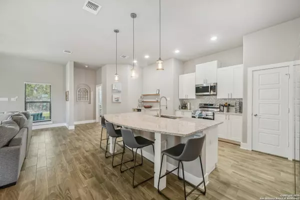 394 Cliffview, Canyon Lake, TX 78133