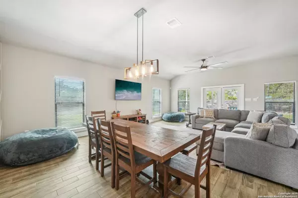 394 Cliffview, Canyon Lake, TX 78133