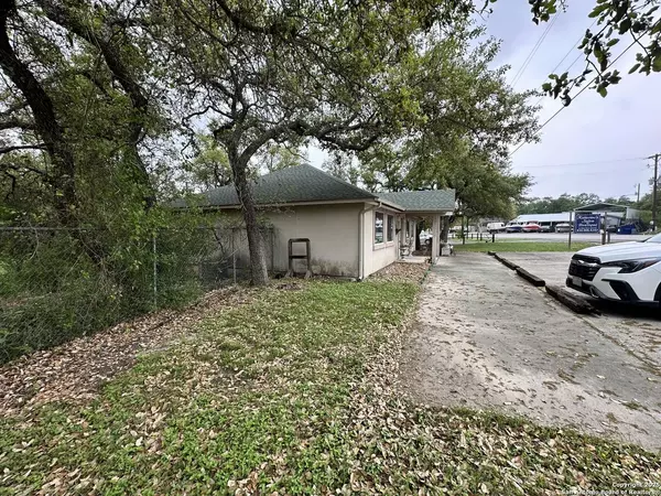 188 Canyon Bend Rd, Canyon Lake, TX 78133