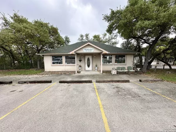 188 Canyon Bend Rd, Canyon Lake, TX 78133