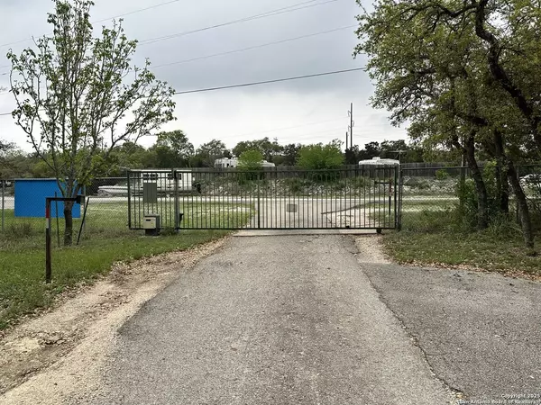 188 Canyon Bend Rd, Canyon Lake, TX 78133