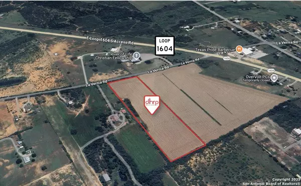 12296 La Vernia, Adkins, TX 78101