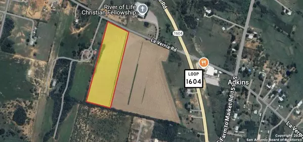 12296 La Vernia, Adkins, TX 78101