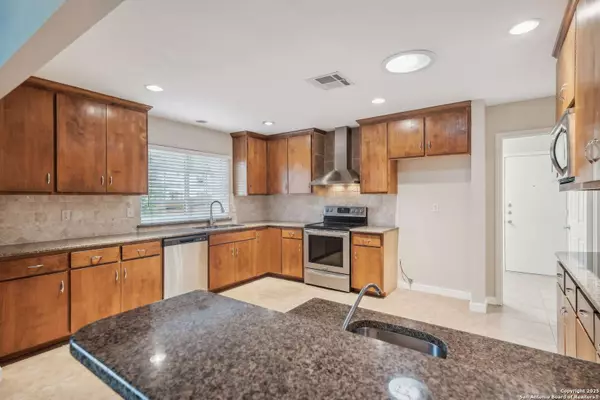 2702 Stone Edge, San Antonio, TX 78232