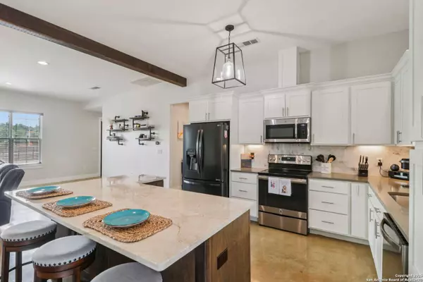 120 Golden Eagle, Canyon Lake, TX 78133