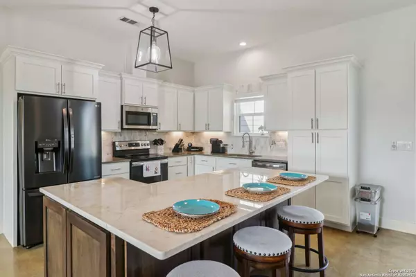 120 Golden Eagle, Canyon Lake, TX 78133