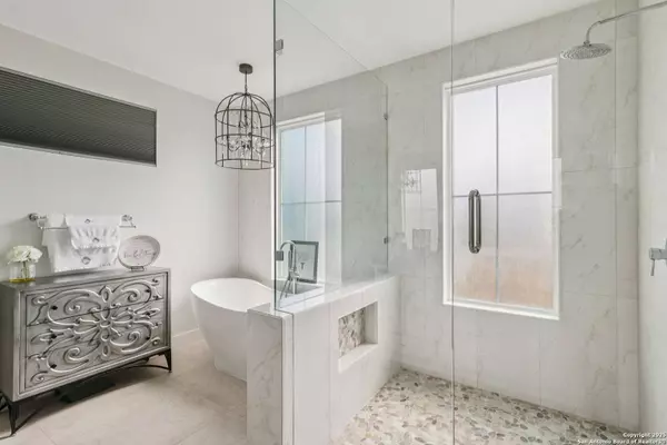 120 Golden Eagle, Canyon Lake, TX 78133