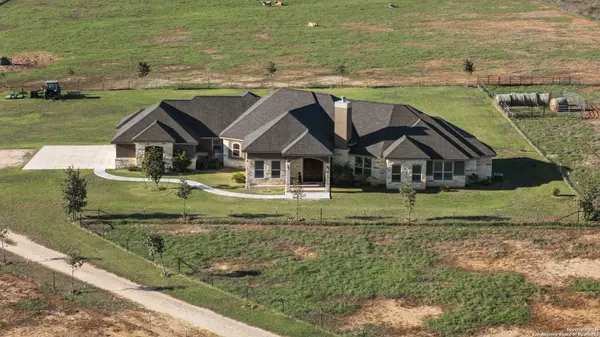 1530 County Road 132, Floresville, TX 78114