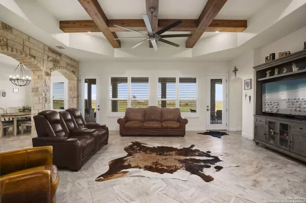 1530 County Road 132, Floresville, TX 78114